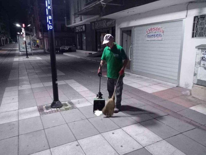 Sandıkçı: “Vatandaşlarımıza Sağlıklı Ve Hijyenik Bir Yaşam Alanı Oluşturmak İçin Çalışıyoruz”