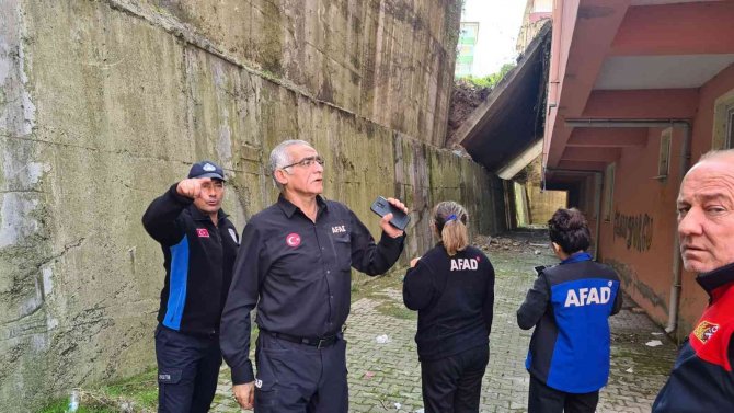 Zonguldak’ta İstinat Duvarı Çöktü: 20 Daire Tahliye Edildi