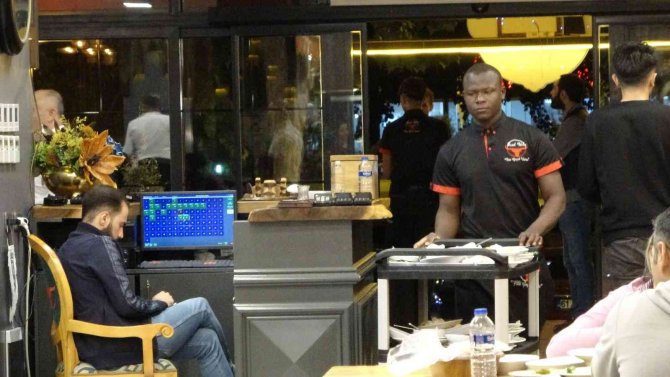 Diyarbakır’da Paça Servisi Burkina Fasolu ‘Bünyamin’in Elinden