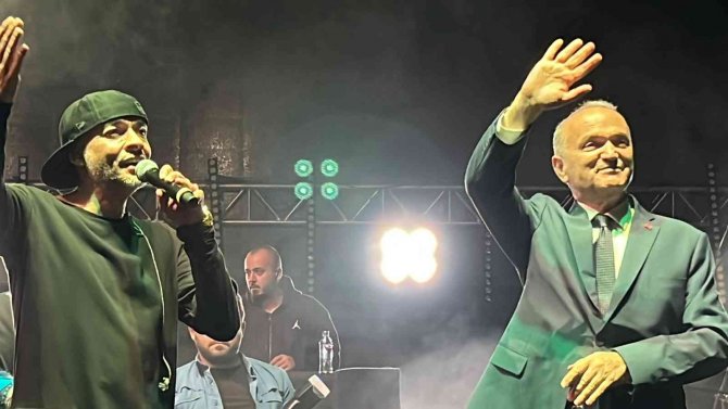 Düzce’de Ceza Rüzgarı: On Binler Muhteşem Konserde Eğlendi