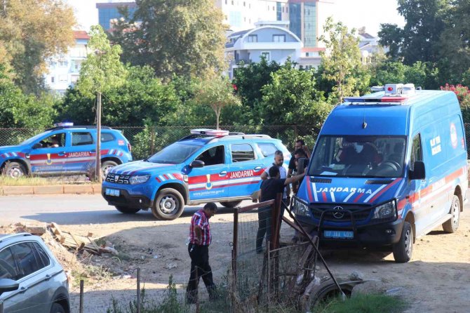 Naranciye Bahçesinde Erkek Cesedi Bulundu