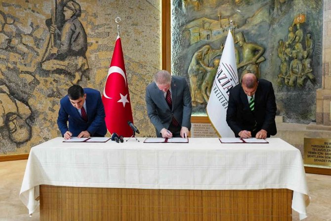 İ̇mzalar, Öğretmenler Ortaokulu İçin Atıldı