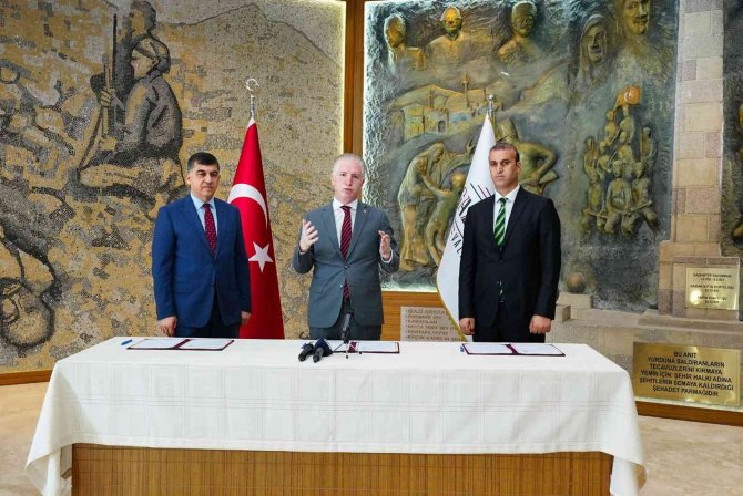 İ̇mzalar, Öğretmenler Ortaokulu İçin Atıldı