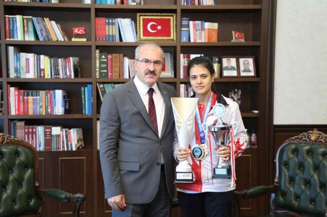 Dünya Şampiyonu Sıla Kartal, Vali Toraman İle Bir Araya Geldi