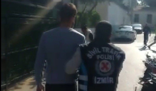 Trafik Polisinin Önünde Şov Yapmaya Kalkıştı, Sanal Devriyeden Kaçamadı