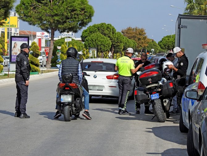 Çeşme’deki Yaya Önceliği Denetlemesinde Sürücülere Ceza Yağdı