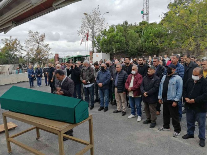 Kadıköy’deki Patlamada Ölen Mustafa Karahan Son Yolculuğuna Uğurlandı