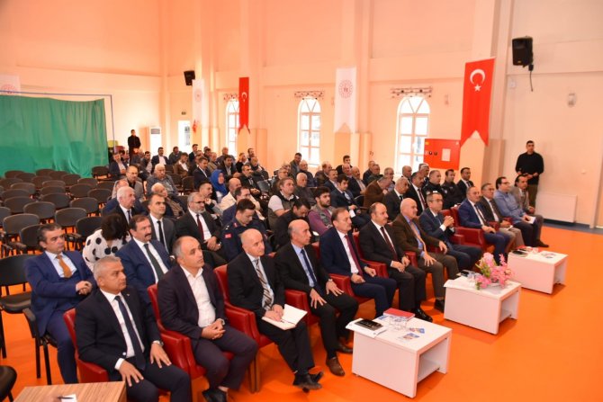 Vali Muhtarların Sorunlarını Dinledi