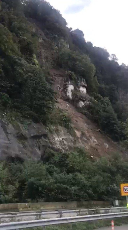 Yine Aynı Yer Yine Heyelan