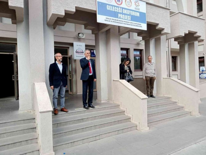 Hayatını Kaybeden Öğretmen Ve Öğrenci Okulunda Anıldı