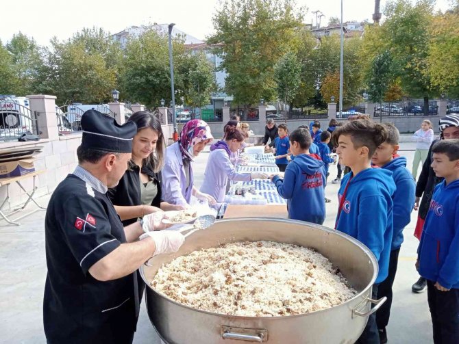Hayatını Kaybeden Öğretmen Ve Öğrenci Okulunda Anıldı
