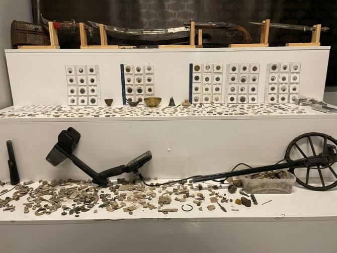 Operasyonda Tarihi Eser Fışkırdı