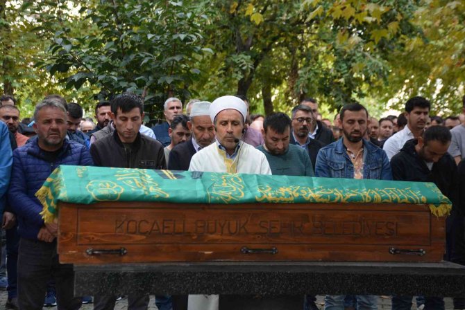 Aracın Altında Kalan 4 Yaşındaki Umut, Dualarla Son Yolculuğuna Uğurlandı