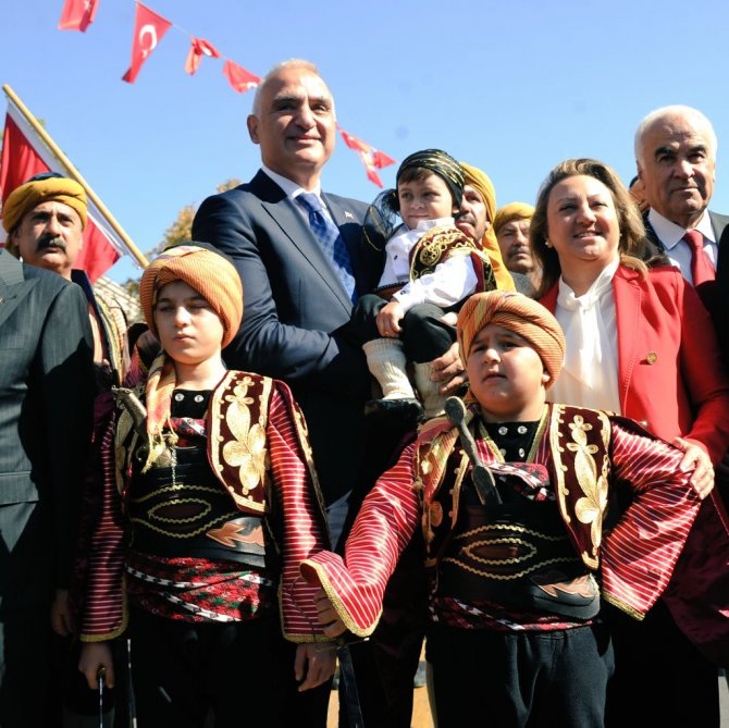 Bakan Ersoy, Ankaralı Seymenlerle Bir Araya Geldi