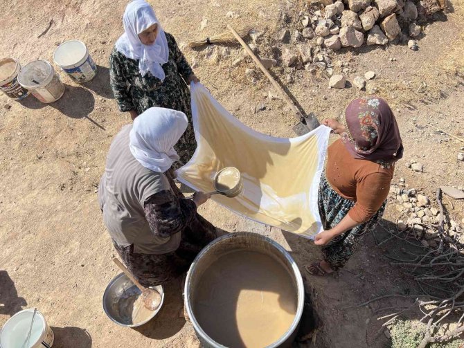 Mardin’de Pekmezden Üretilen Ürünlerin Yapımına Başlandı