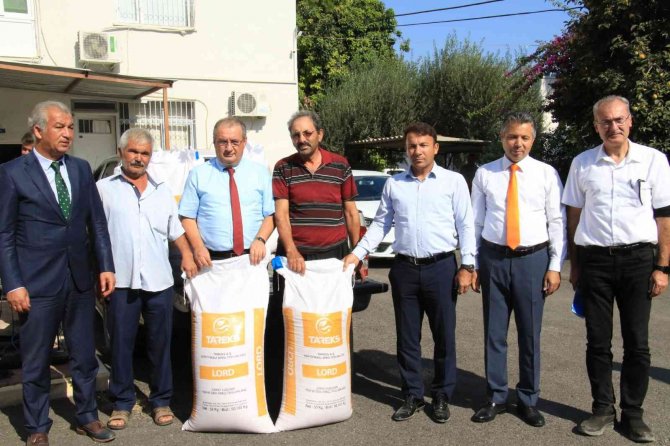 Erdemlili Çiftçilere Yerli Ve Milli Arpa Tohumu Dağıtıldı