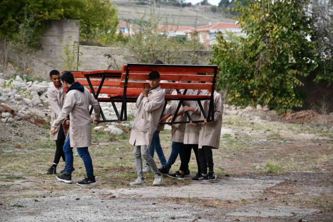 Meslek Okulu Öğrencileri, Okullar İçin Basketbol Potası Üretiyor