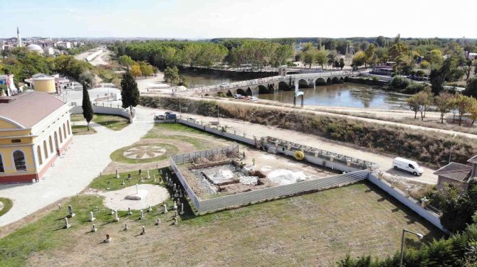 Muhammed Bin Kutbüddîn İ̇znîkî Hazretlerinin Türbesi Gün Yüzüne Çıkarılıyor