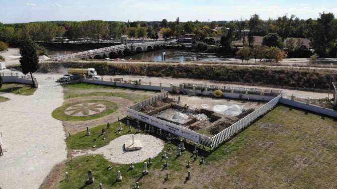 Muhammed Bin Kutbüddîn İ̇znîkî Hazretlerinin Türbesi Gün Yüzüne Çıkarılıyor