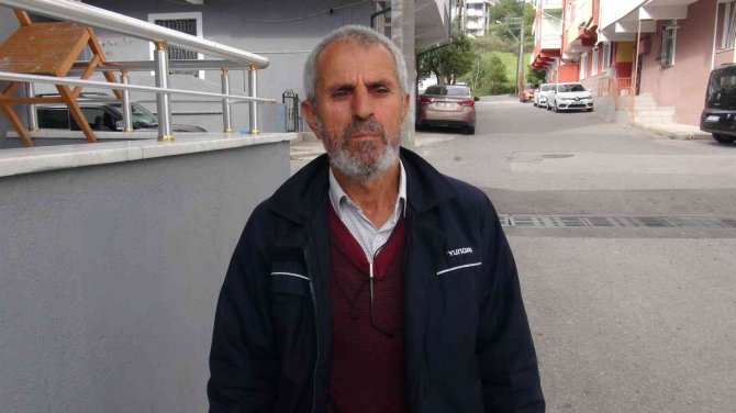 Minik Umut Elinden Düşen Ekmeği Almak İsterken Canından Olmuş