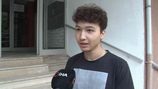 Apartmanda Çocukları Kovalayıp, Yangın Tüpünü Etrafa Sıktı