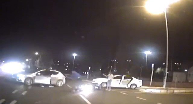 Pendik’te Kaza Yapan Sürücüler Yol Ortasında Tartıştı