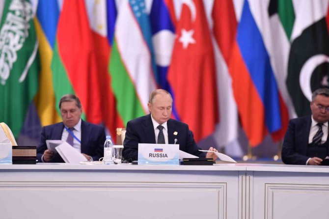 Putin: "Asya Ülkeleri, Dünya Ekonomisinin Büyümesinde Kilit Rol Oynuyor"