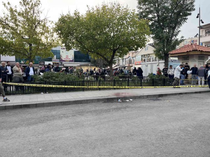 Şehrin Göbeğinde Baba Ve Oğlu Bıçaklamıştı, Tutuklandı
