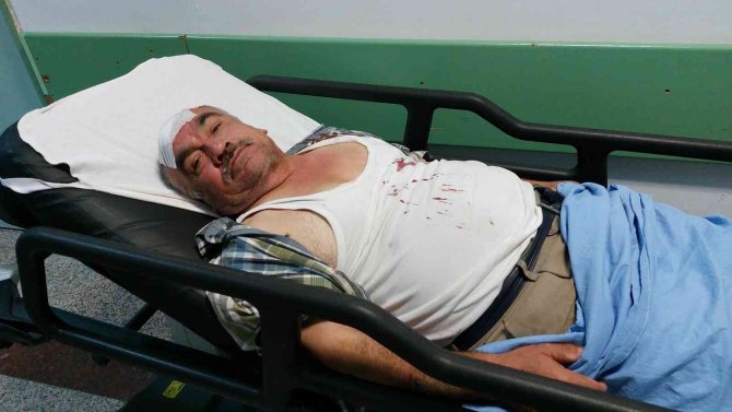 Engelli Koca İle Eşi, Komşularının Taşlı Saldırısında Hastanelik Oldu