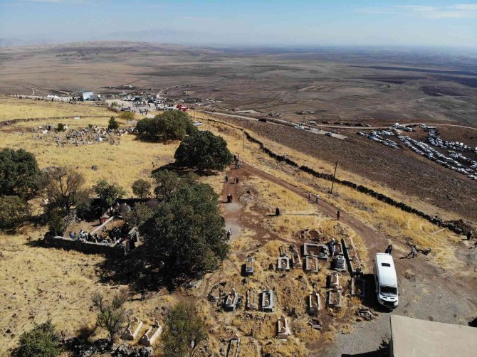 58 Yıl Sonra Düzenlenen Alem Dağı Etkinliğine 4 Bin Kişi Katıldı