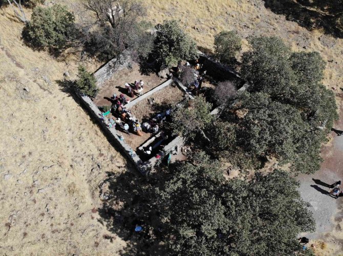 58 Yıl Sonra Düzenlenen Alem Dağı Etkinliğine 4 Bin Kişi Katıldı