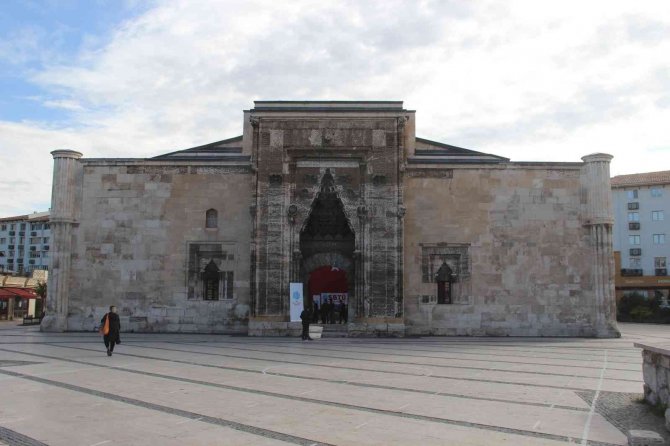 8 Asırlık Medresede Yeniden Dersbaşı Yaptılar