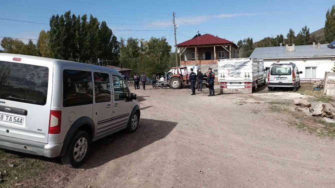 Kadın Ve Kocası Evlerinde Ölü Bulundu