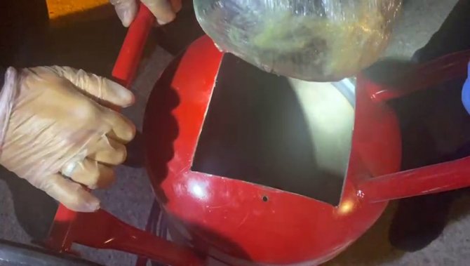 Yangın Söndürme Tüpünün İçerisinden 13 Kilo Uyuşturucu Çıktı