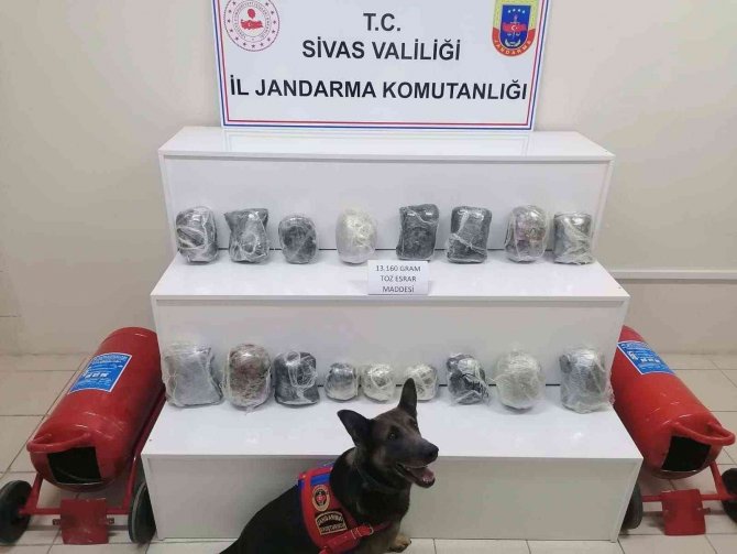 Yangın Söndürme Tüpünün İçerisinden 13 Kilo Uyuşturucu Çıktı