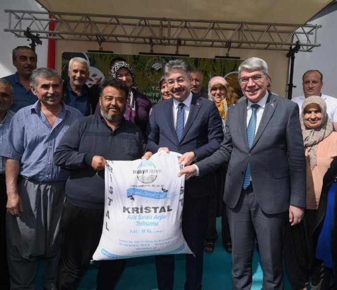 Osmaniye’de Çiftçilere 19 Ton Yerli Arpa Tohumu Dağıtıldı
