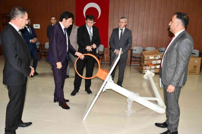 Meslek Okulu Öğrencileri, Okullar İçin Basketbol Potası Üretiyor