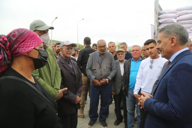 Tunceli’de Çiftçilere 521 Ton Buğday Ve Arpa Dağıtıldı