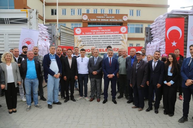 Tunceli’de Çiftçilere 521 Ton Buğday Ve Arpa Dağıtıldı