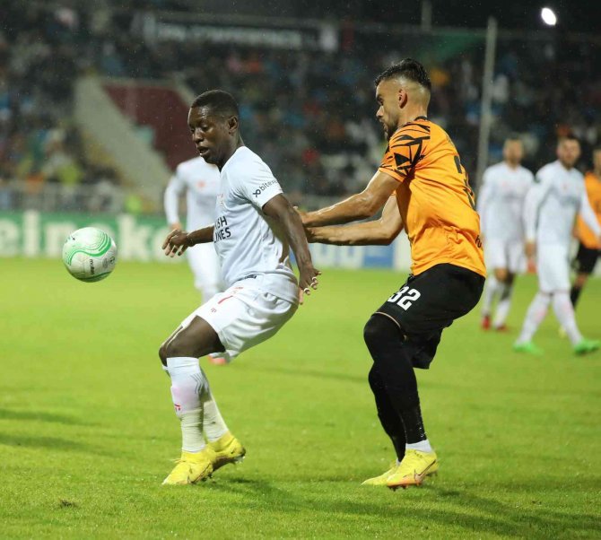 Uefa Avrupa Konferans Ligi: Ballkani: 1 - Sivasspor: 0 (İ̇lk Yarı)