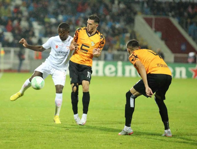 Uefa Avrupa Konferans Ligi: Ballkani: 1 - Sivasspor: 0 (İ̇lk Yarı)