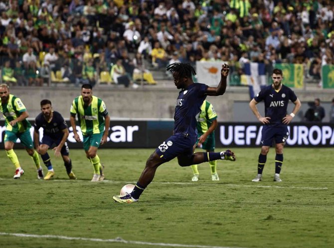 Uefa Avrupa Ligi: Aek Larnaca: 1 - Fenerbahçe: 2 (Maç Sonucu)