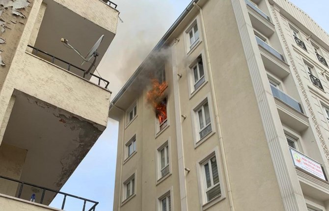 Van’da Korkutan Ev Yangını