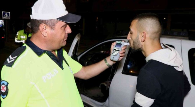 Direksiyonda Alkollü Yakalandı, “Alkol Yok” Deyip “Araç Kullanmadım” Dedi