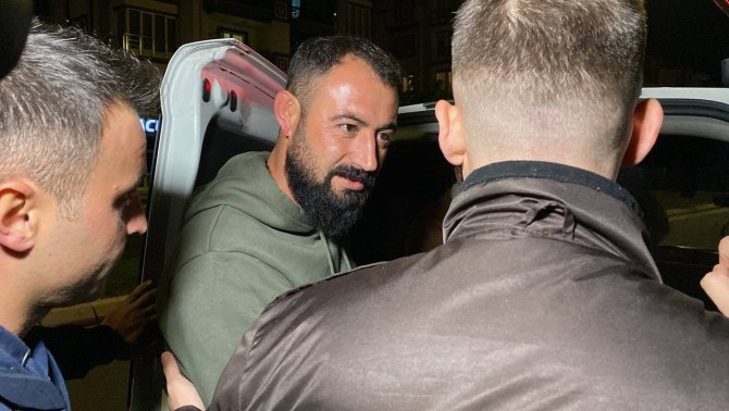Uyuşturucuyla Yakalandı, “Daralıyorum” Deyip Araca Binmek İstemedi