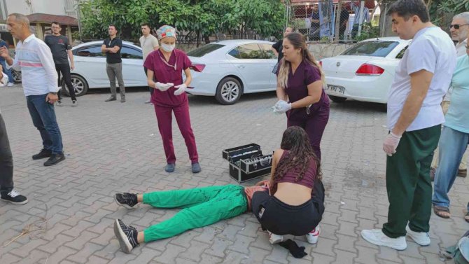 Kız Öğrencilerin Kavgasına Baba Da Dahil Oldu: 3 Yaralı