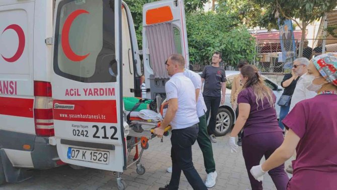 3 Kız Öğrenciyi Yaralayan Baba Ve Kızı Tutuklandı