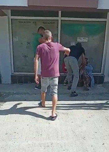 Dilendirdiği Karısından Parayı Alamayınca Çocuğunun Önünde Tekme Tokat Dövdü