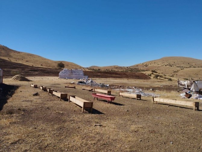 Arazisini Düşük Maliyetle Sulamak İçin Tarlasına Güneş Enerjisi Kurdu