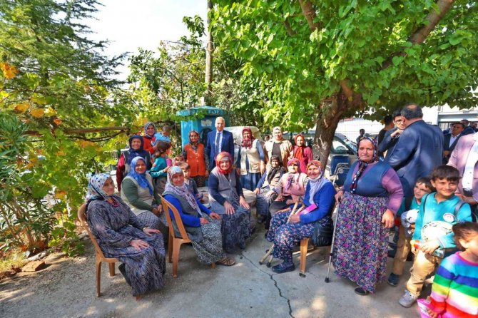 Başkan Osman Zolan Babadağlılarla Kucaklaştı